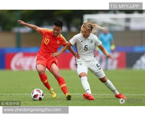 美国女足球星短发造型展现独特魅力和运动风采照片集