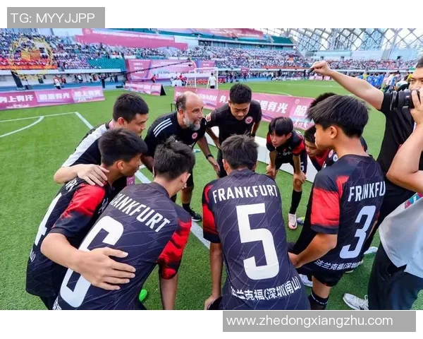 足球巨星同场竞技激情对决展现球场巅峰技艺与团队默契合作