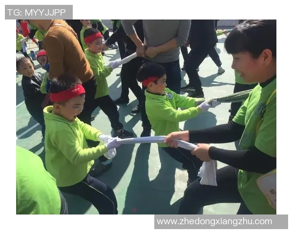 足球星海报背景装饰下的幼儿园世界，激发孩子们无限运动热情与梦想