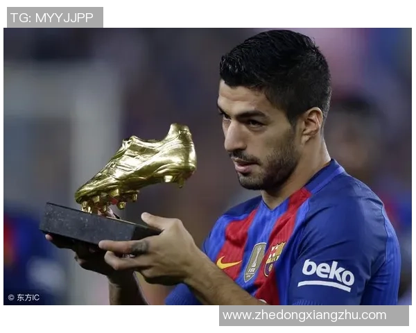 足球球星挂墙装饰让客厅焕发激情氛围点亮热爱运动的家居空间