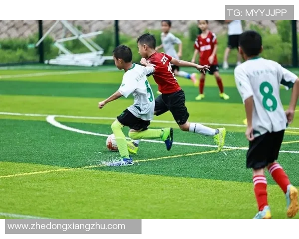 青春燃动绿茵场见证足球球星拼搏岁月与梦想辉煌